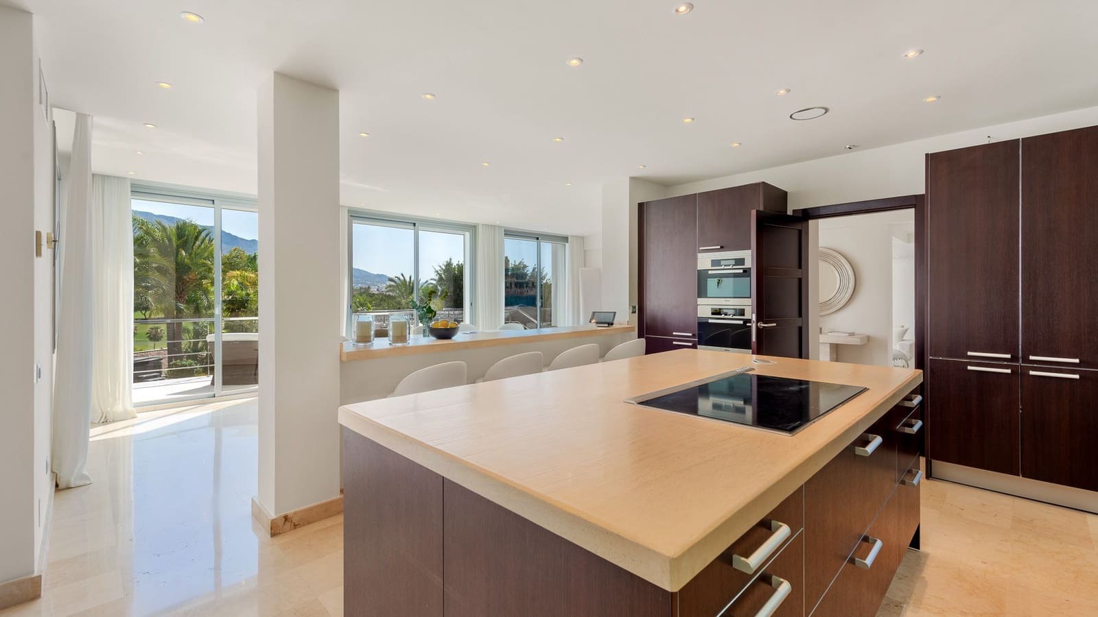 7 bedroom Villa for sale in Nueva Andalucia - € 4,995,000 (Ref: 8511314)