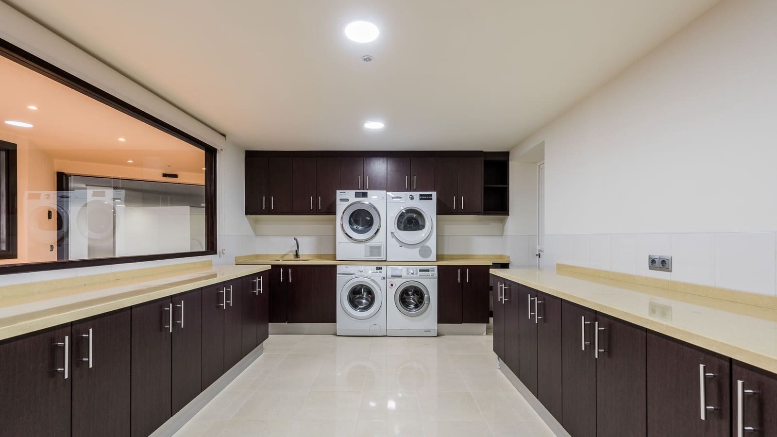 7 bedroom Villa for sale in Nueva Andalucia - € 4,995,000 (Ref: 8511314)