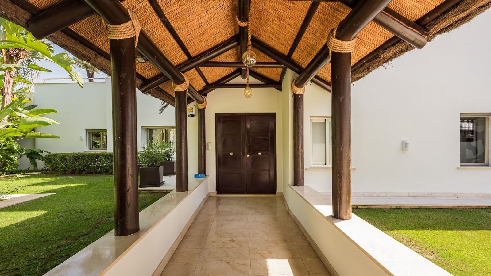 7 bedroom Villa for sale in Nueva Andalucia - € 4,995,000 (Ref: 8511314)