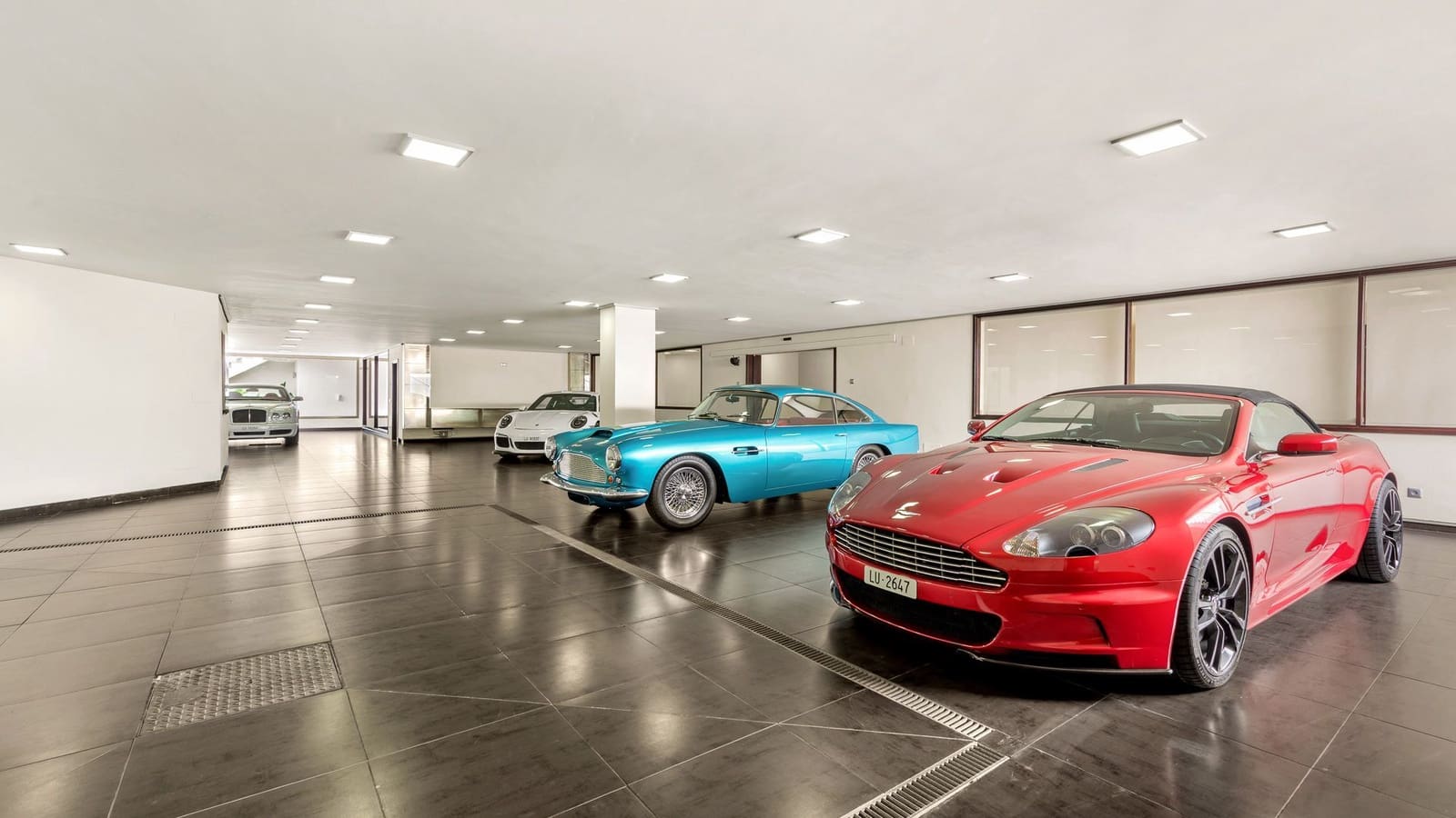 7 bedroom Villa for sale in Nueva Andalucia - € 4,995,000 (Ref: 8511314)