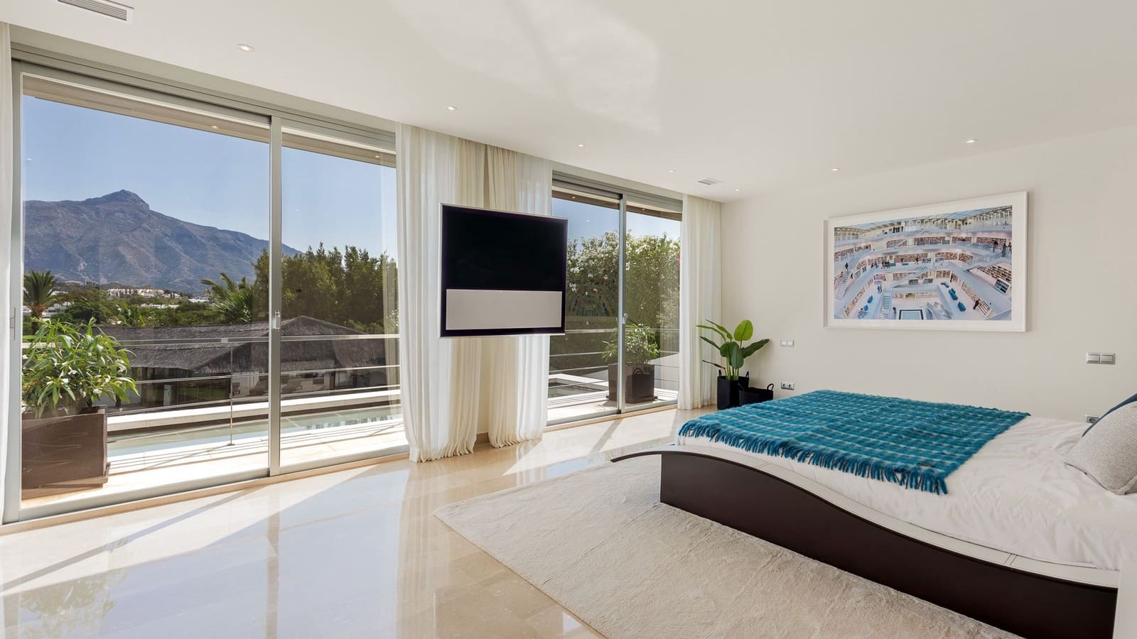 7 bedroom Villa for sale in Nueva Andalucia - € 4,995,000 (Ref: 8511314)