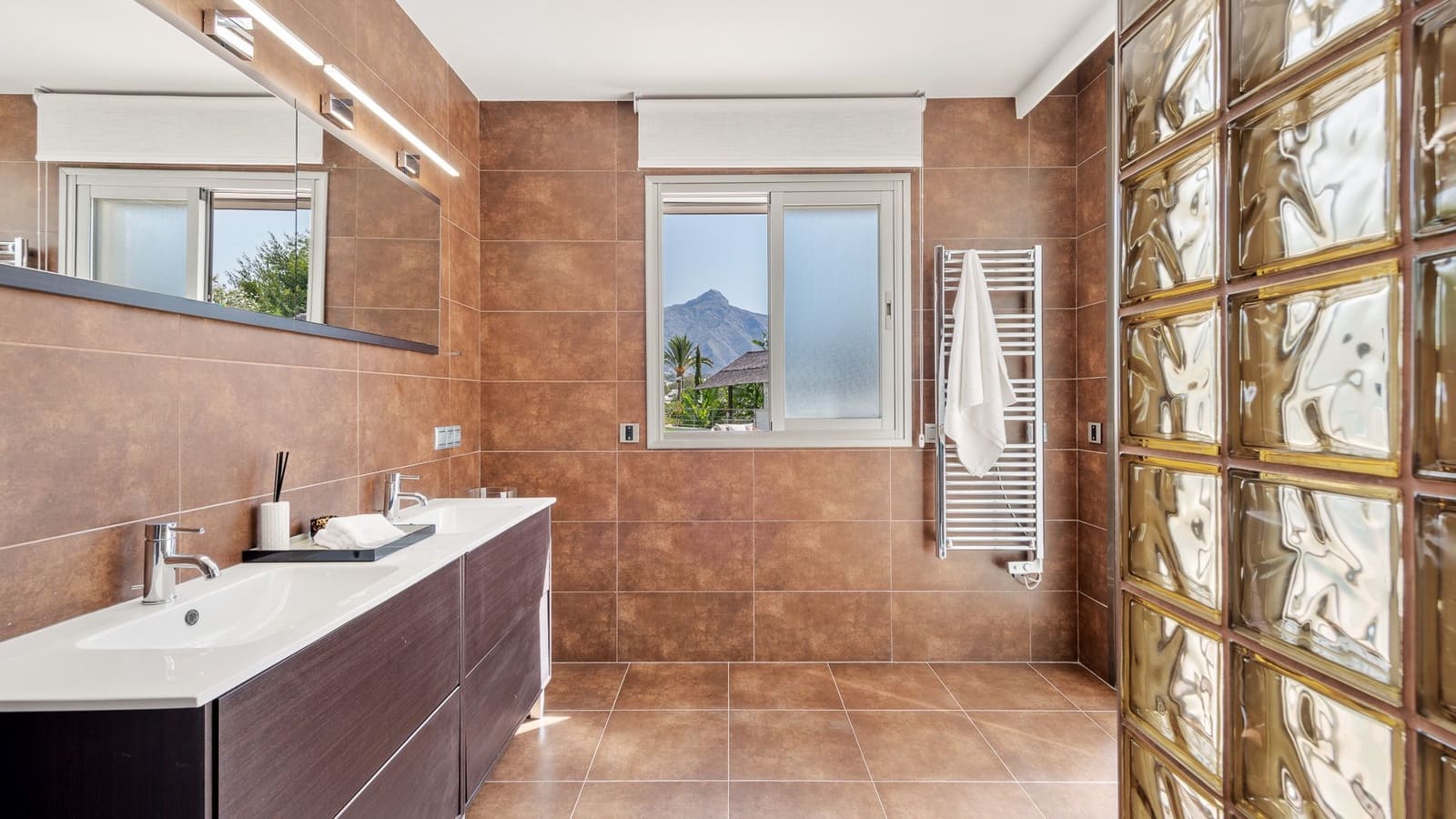 7 bedroom Villa for sale in Nueva Andalucia - € 4,995,000 (Ref: 8511314)