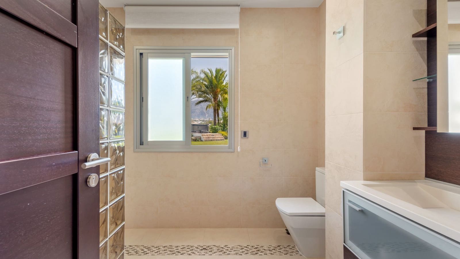 7 bedroom Villa for sale in Nueva Andalucia - € 4,995,000 (Ref: 8511314)