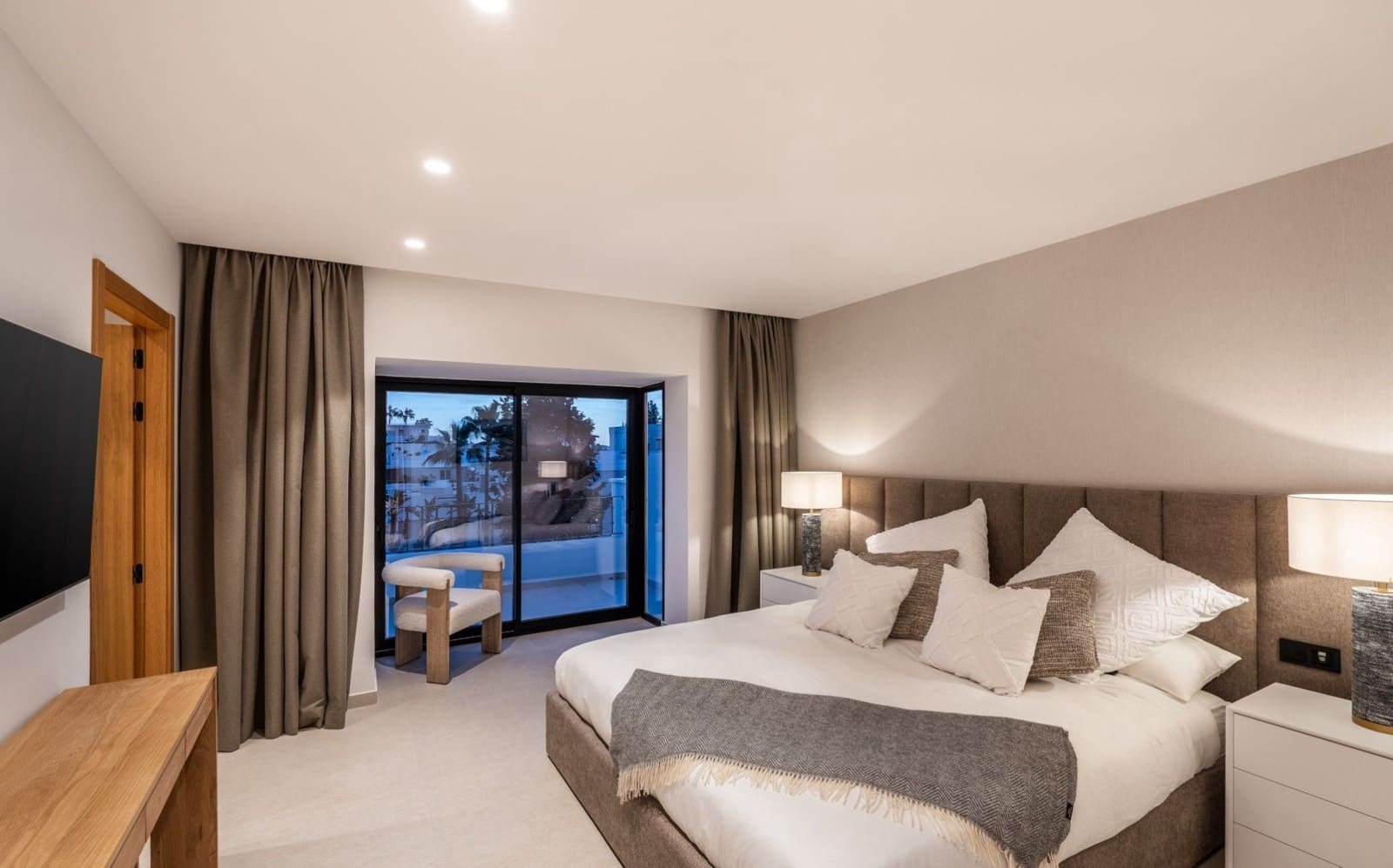 4 soverom Penthouse til salgs i Nueva Andalucia - € 1 250 000 (Ref: 8692364)