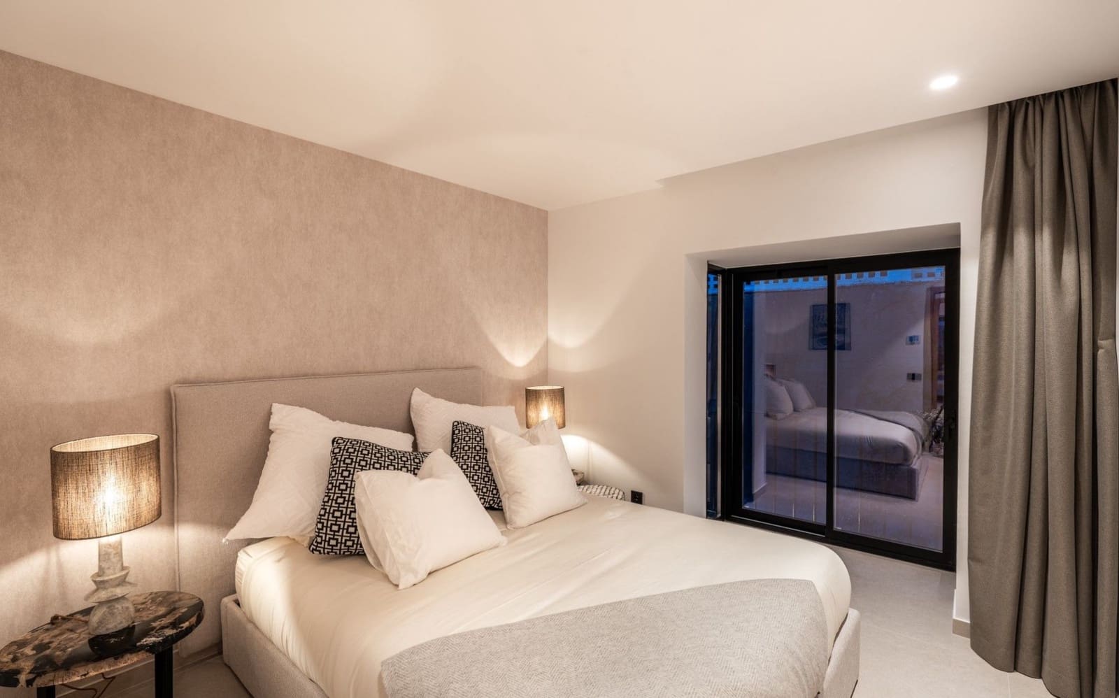 4 soverom Penthouse til salgs i Nueva Andalucia - € 1 250 000 (Ref: 8692364)