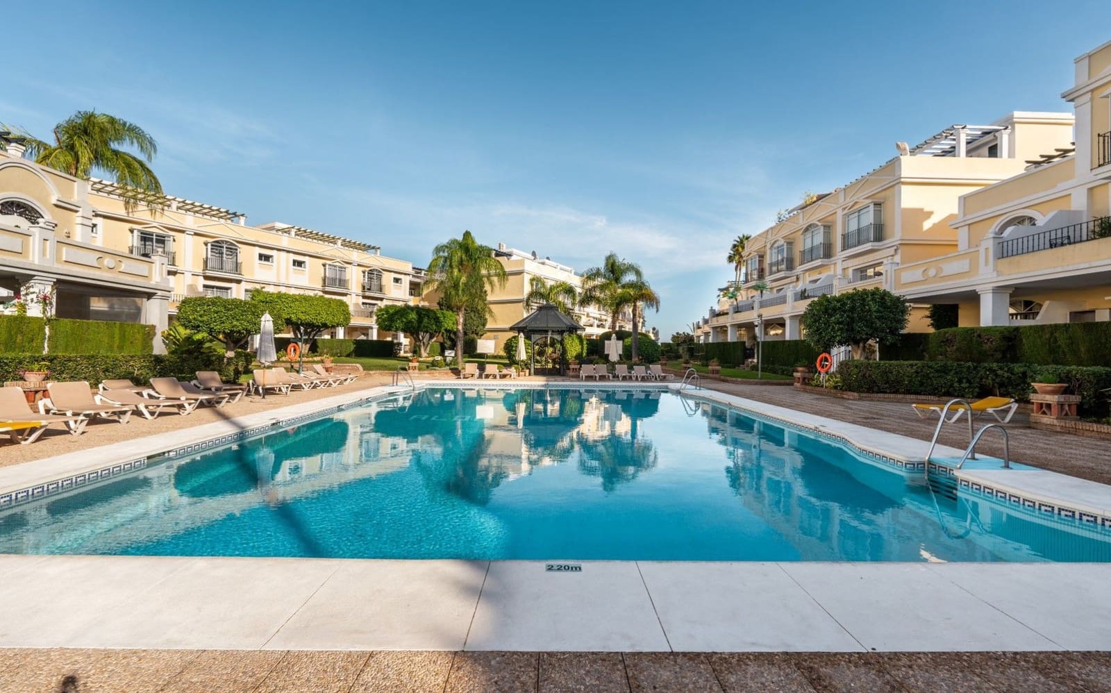 4 soverom Penthouse til salgs i Nueva Andalucia - € 1 250 000 (Ref: 8692364)