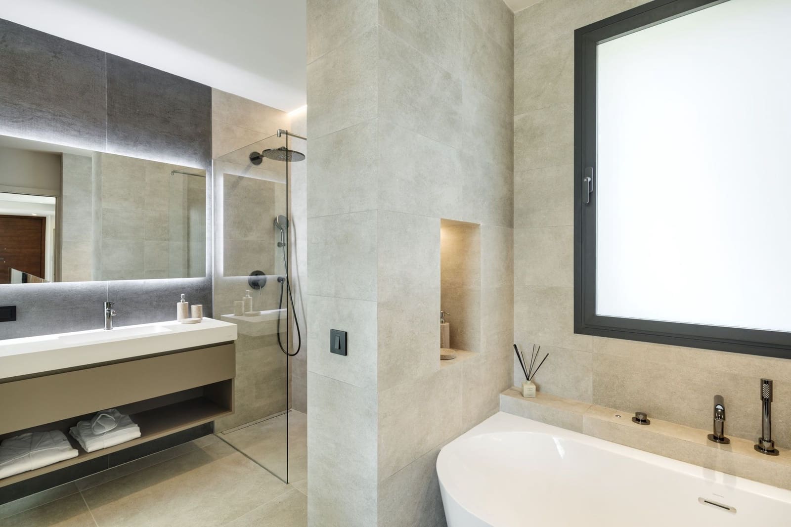 6 slaapkamer Villa te koop in Nueva Andalucia - € 4.375.000 (Ref: 8714474)