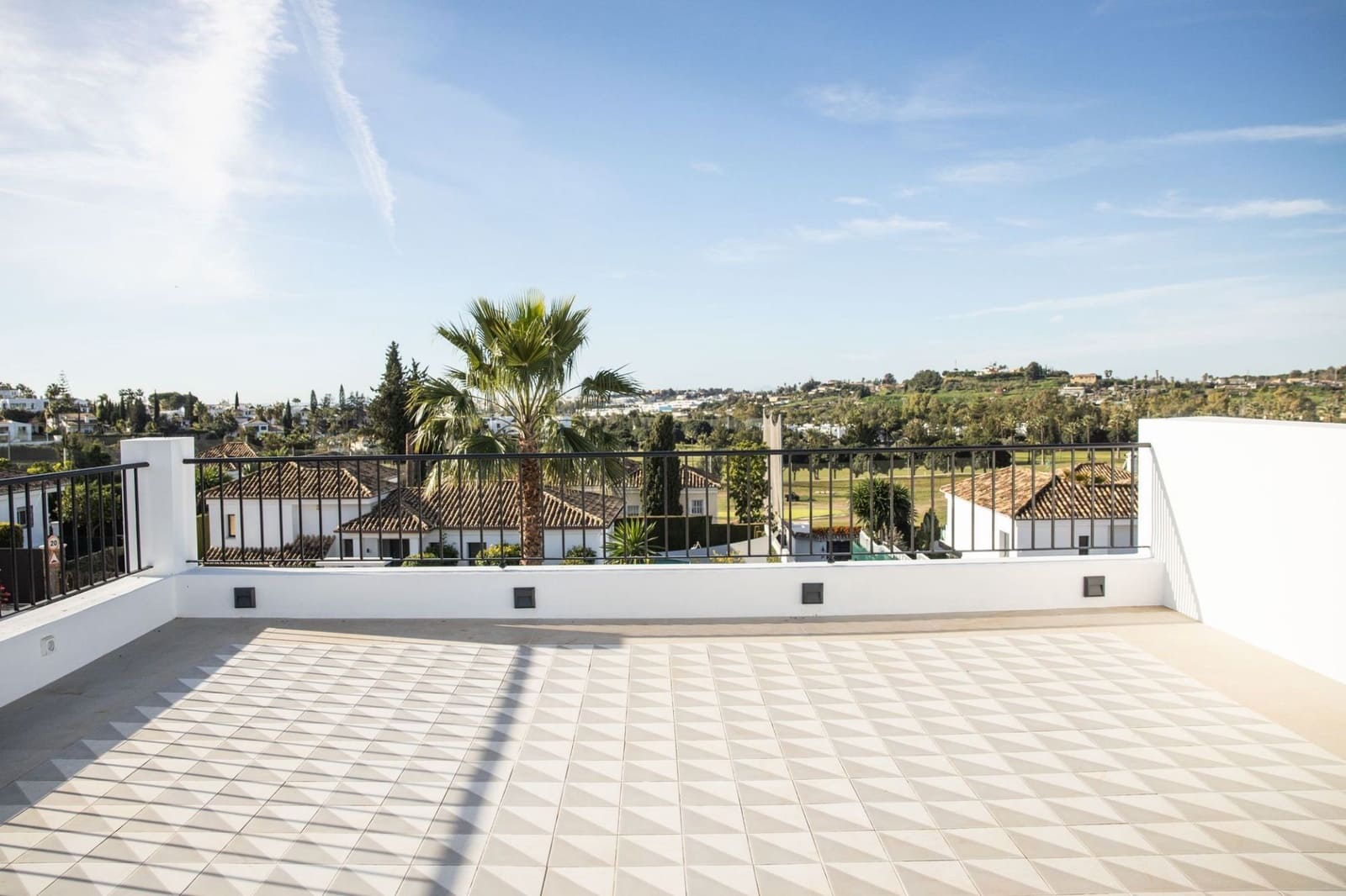 4 slaapkamer Villa te koop in Nueva Andalucia - € 2.795.000 (Ref: 8848756)