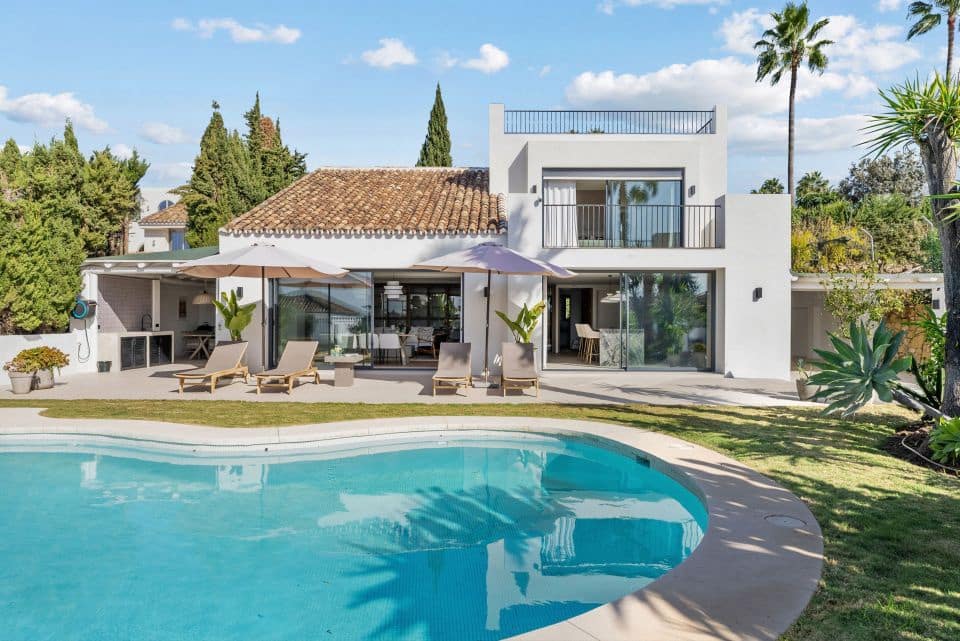 4 bedroom Villa for sale in Nueva Andalucia - € 2,895,000 (Ref: 8848756)