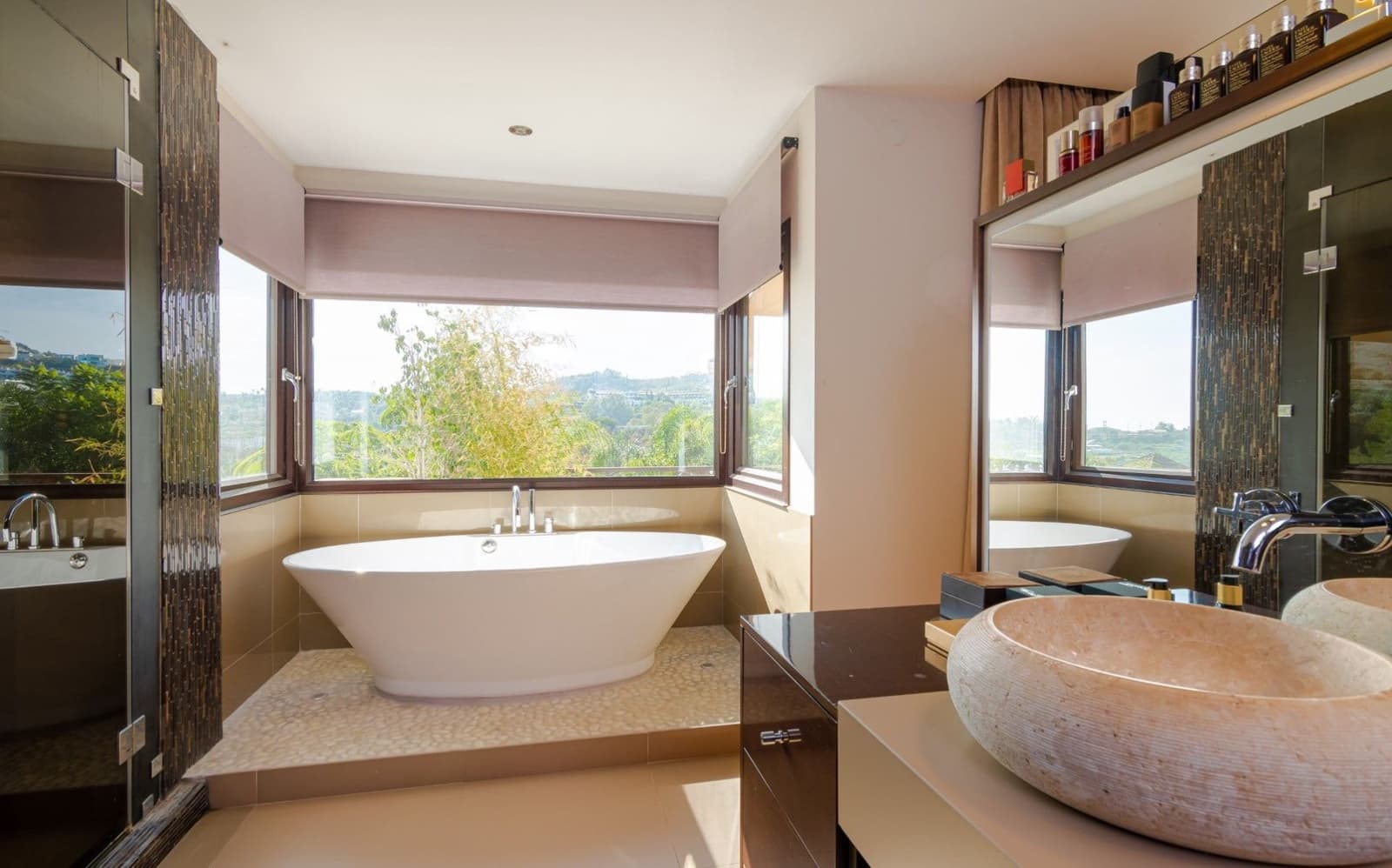 5 bedroom Villa for sale in Nueva Andalucia - € 2,750,000 (Ref: 9064356)