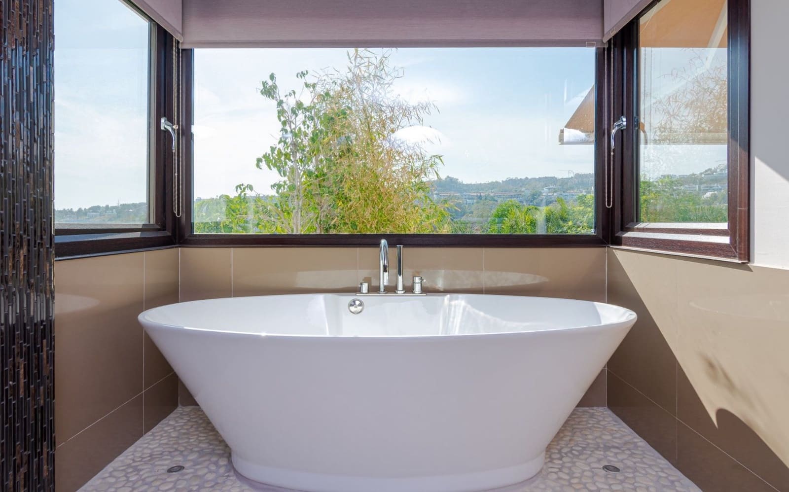 5 bedroom Villa for sale in Nueva Andalucia - € 2,750,000 (Ref: 9064356)