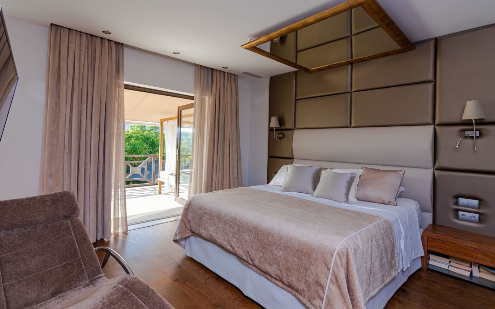 5 bedroom Villa for sale in Nueva Andalucia - € 2,750,000 (Ref: 9064356)