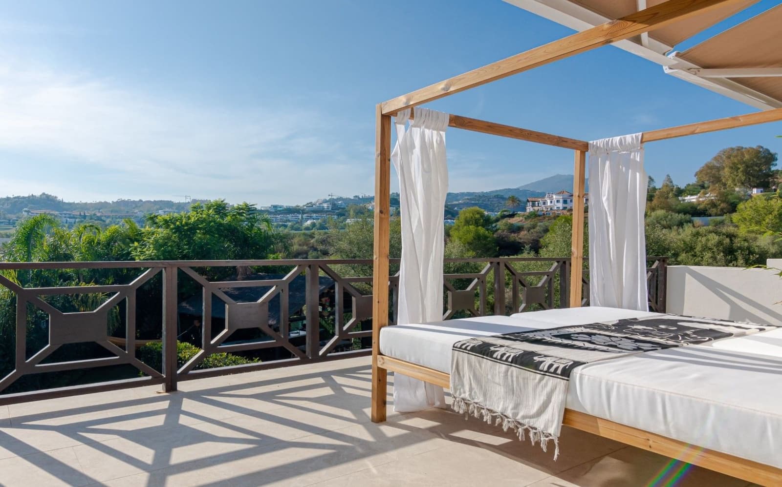 5 bedroom Villa for sale in Nueva Andalucia - € 2,750,000 (Ref: 9064356)