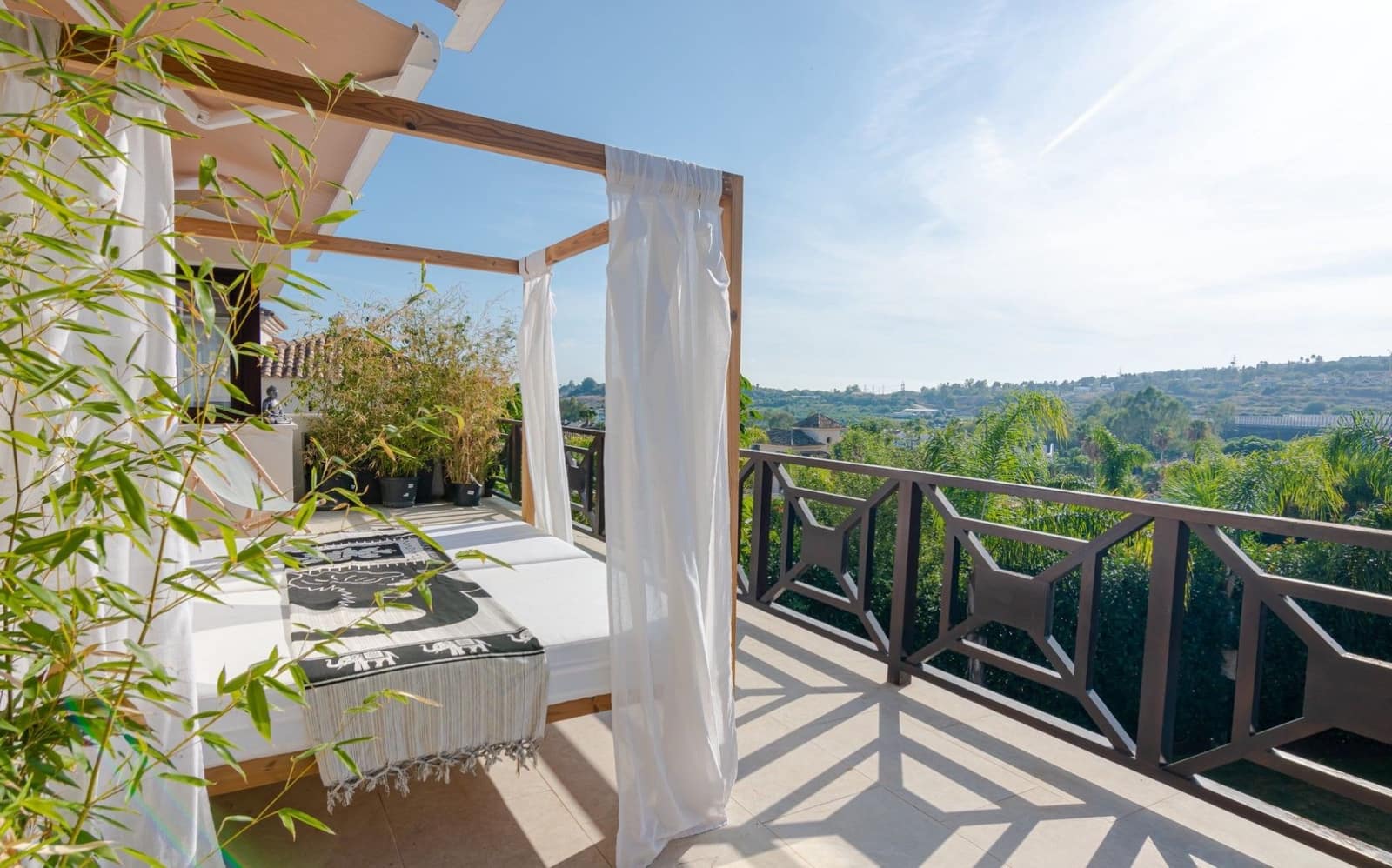 5 bedroom Villa for sale in Nueva Andalucia - € 2,750,000 (Ref: 9064356)