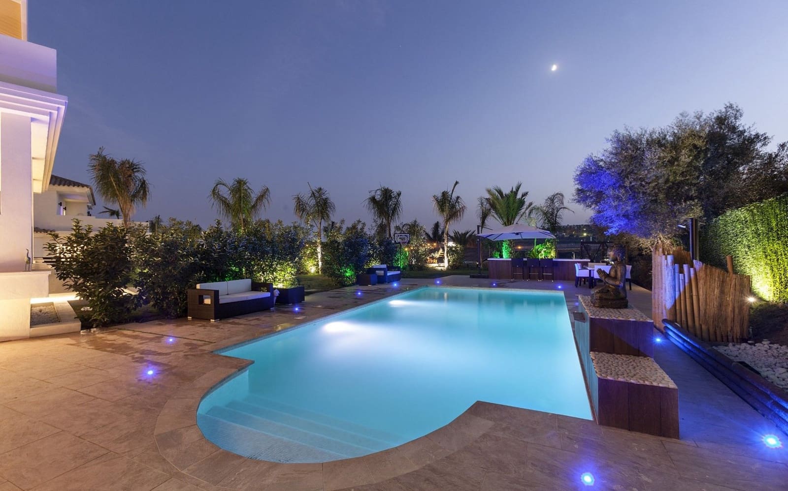 5 bedroom Villa for sale in Nueva Andalucia - € 2,750,000 (Ref: 9064356)