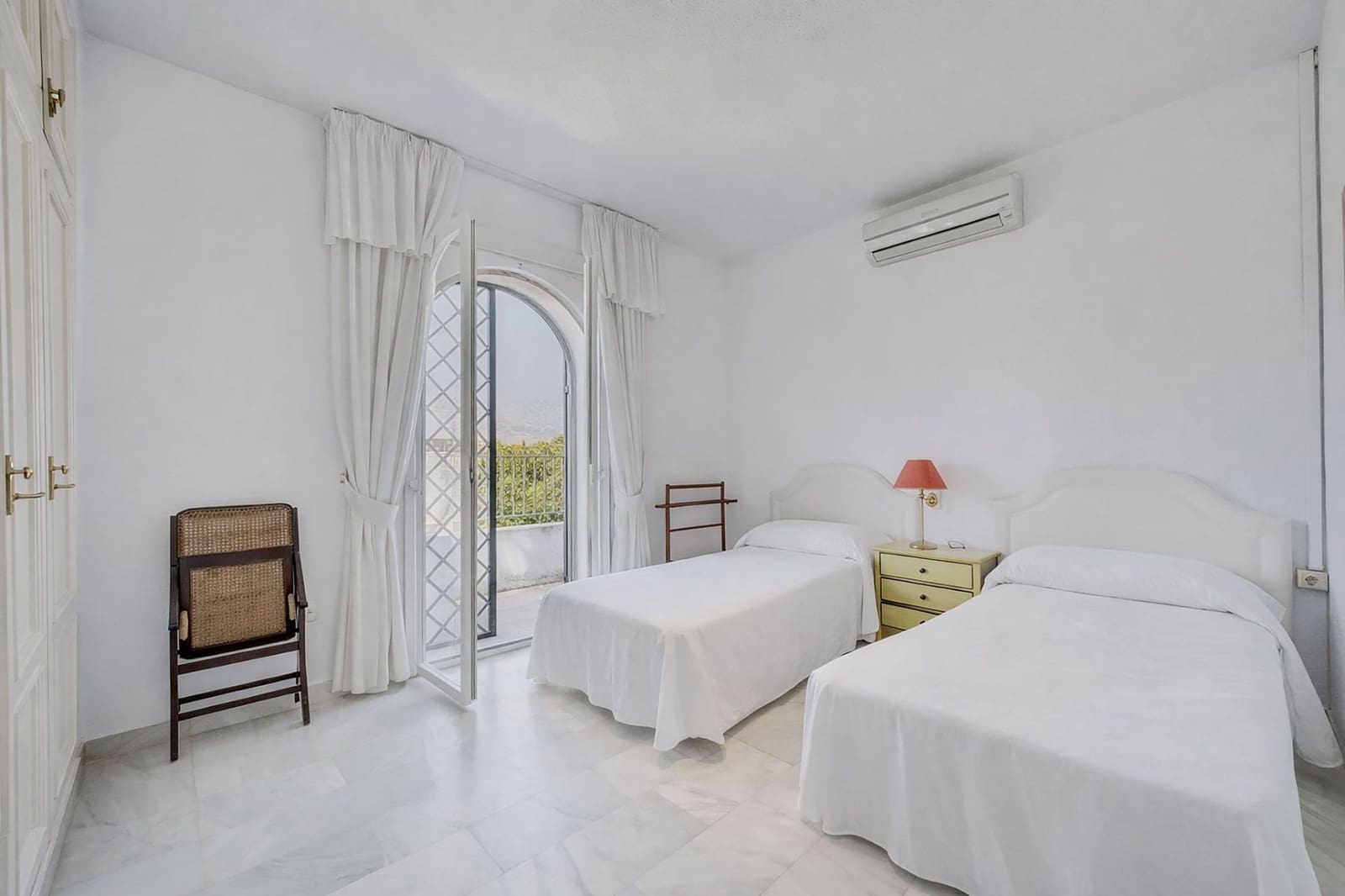 4 bedroom Villa for sale in Nueva Andalucia - € 2,145,000 (Ref: 9269066)