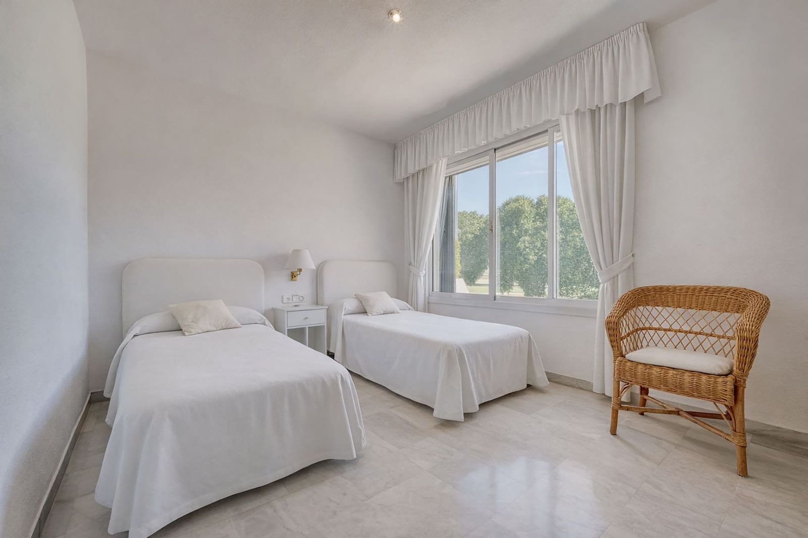 4 bedroom Villa for sale in Nueva Andalucia - € 2,145,000 (Ref: 9269066)