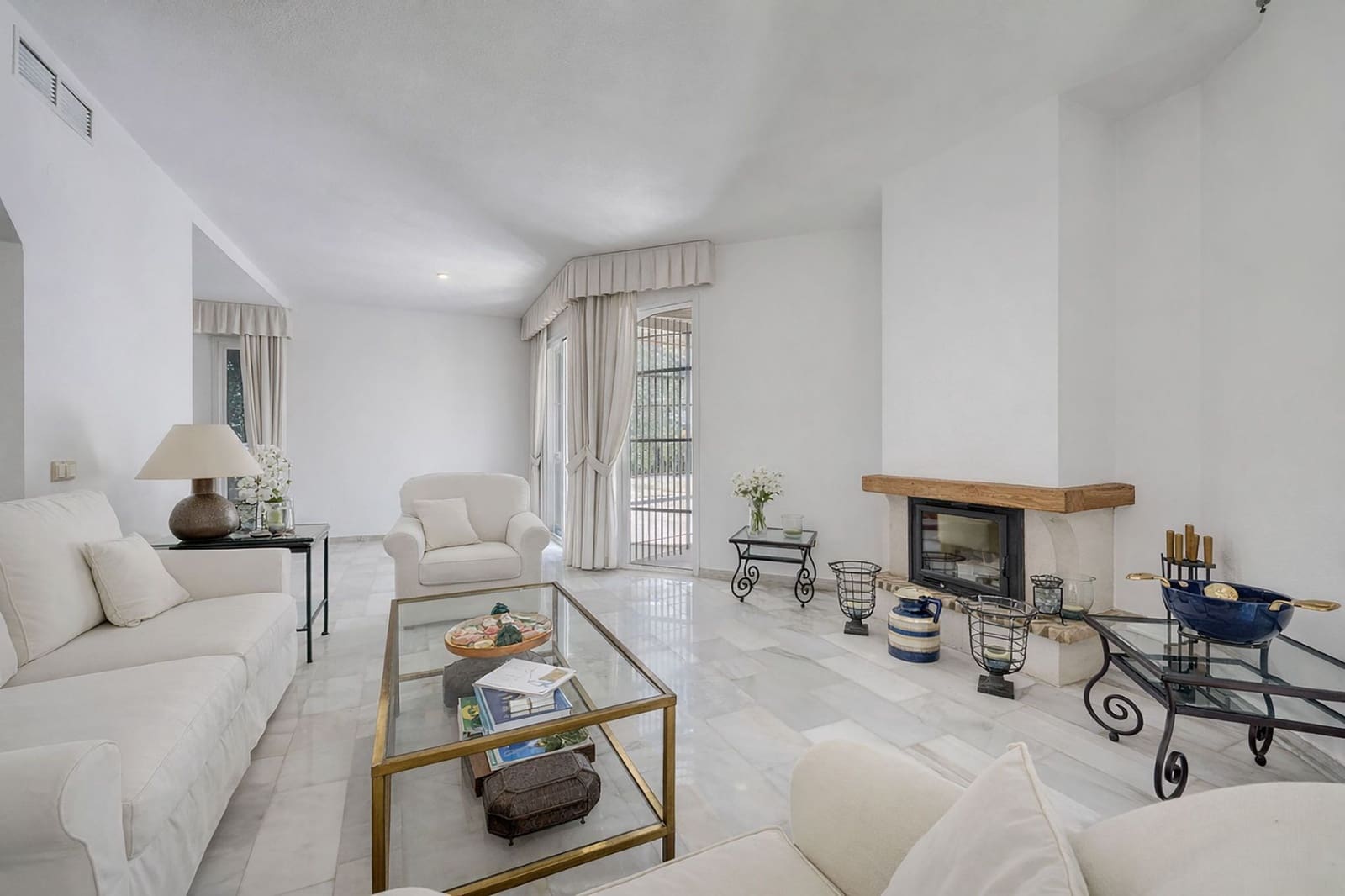 4 bedroom Villa for sale in Nueva Andalucia - € 2,145,000 (Ref: 9269066)