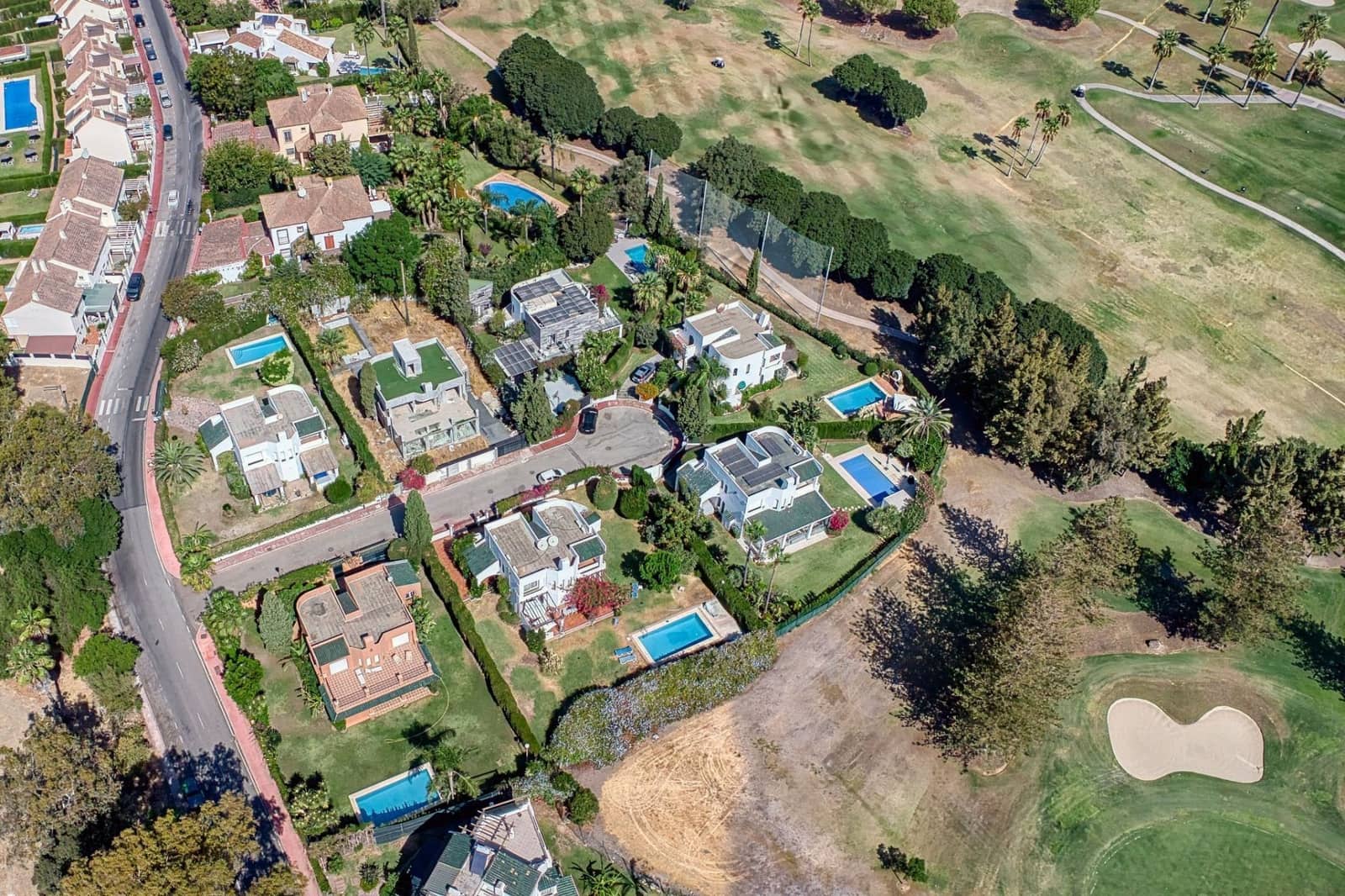 4 bedroom Villa for sale in Nueva Andalucia - € 2,145,000 (Ref: 9269066)