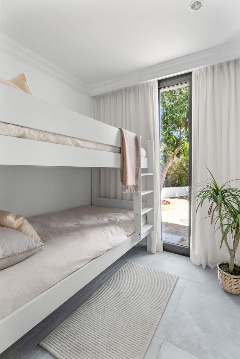 Chalet de 5 habitaciones en Nueva Andalucia en venta - 3.495.000 € (Ref: 9312197)