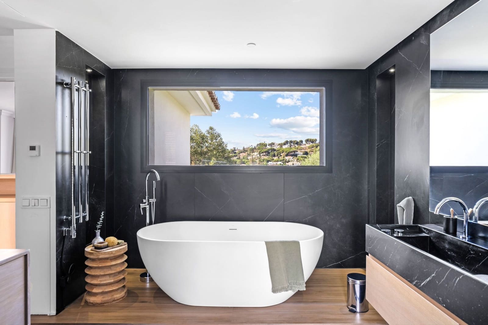 Chalet de 5 habitaciones en Nueva Andalucia en venta - 3.495.000 € (Ref: 9312197)