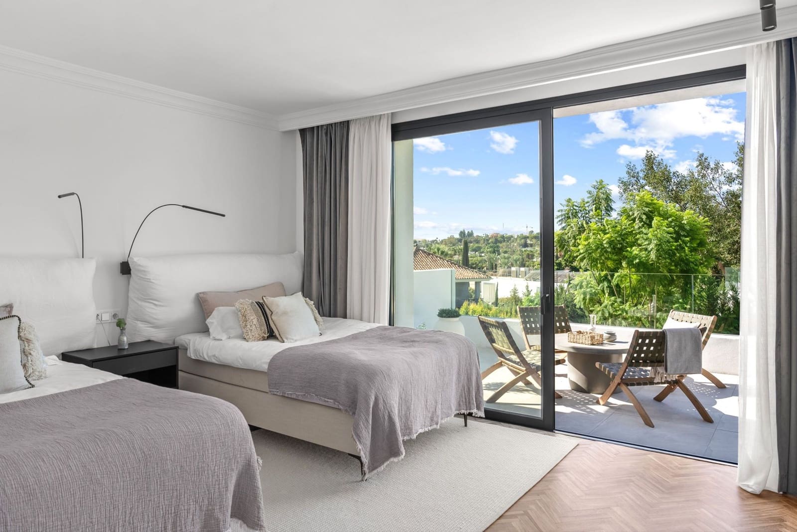 Chalet de 5 habitaciones en Nueva Andalucia en venta - 3.495.000 € (Ref: 9312197)