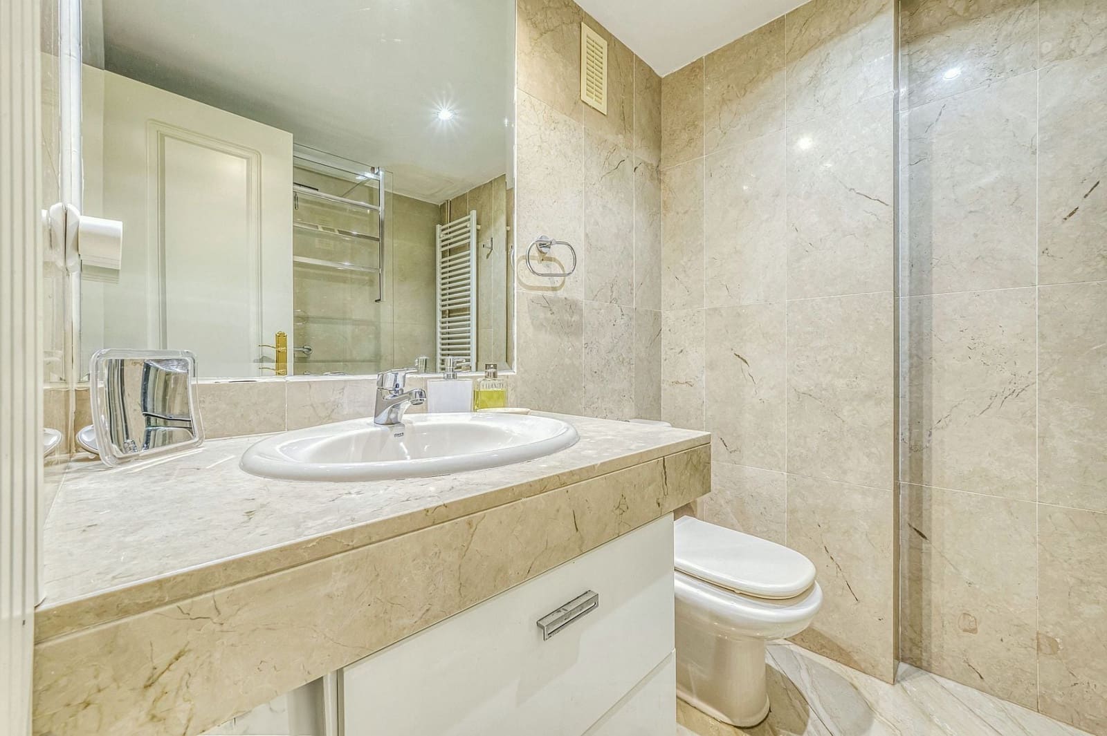 Apartamento de 2 habitaciones en Nueva Andalucia en venta - 495.000 € (Ref: 9410381)