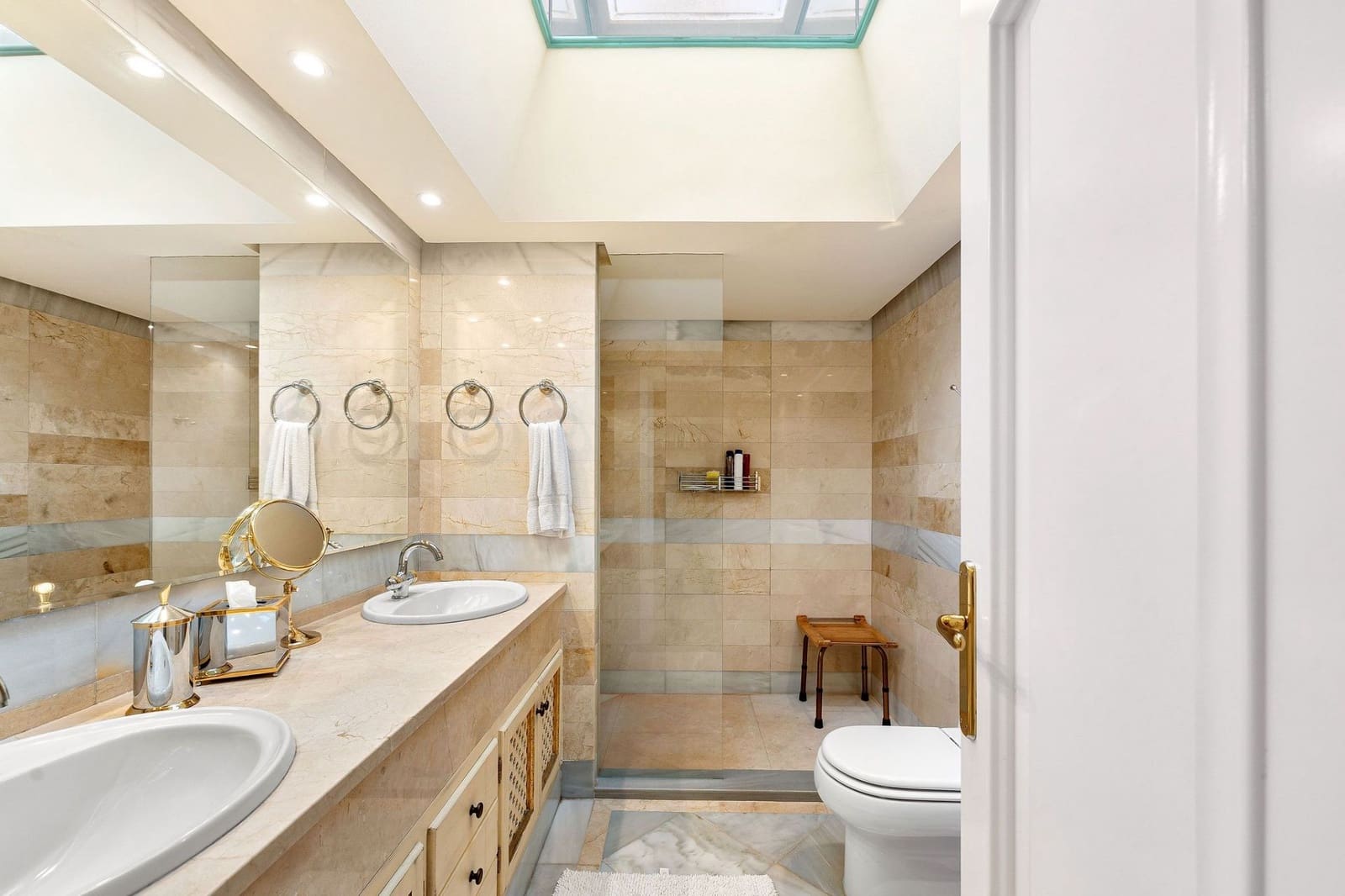 4 bedroom Villa for sale in Nueva Andalucia - € 2,995,000 (Ref: 9426365)