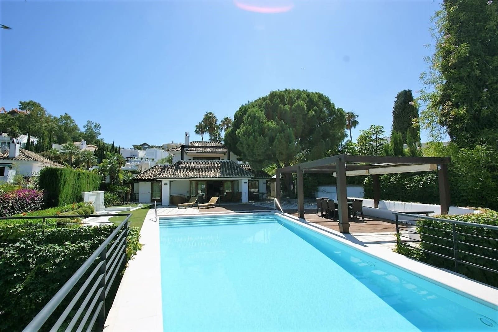 4 bedroom Villa for sale in Nueva Andalucia - € 2,995,000 (Ref: 9426365)