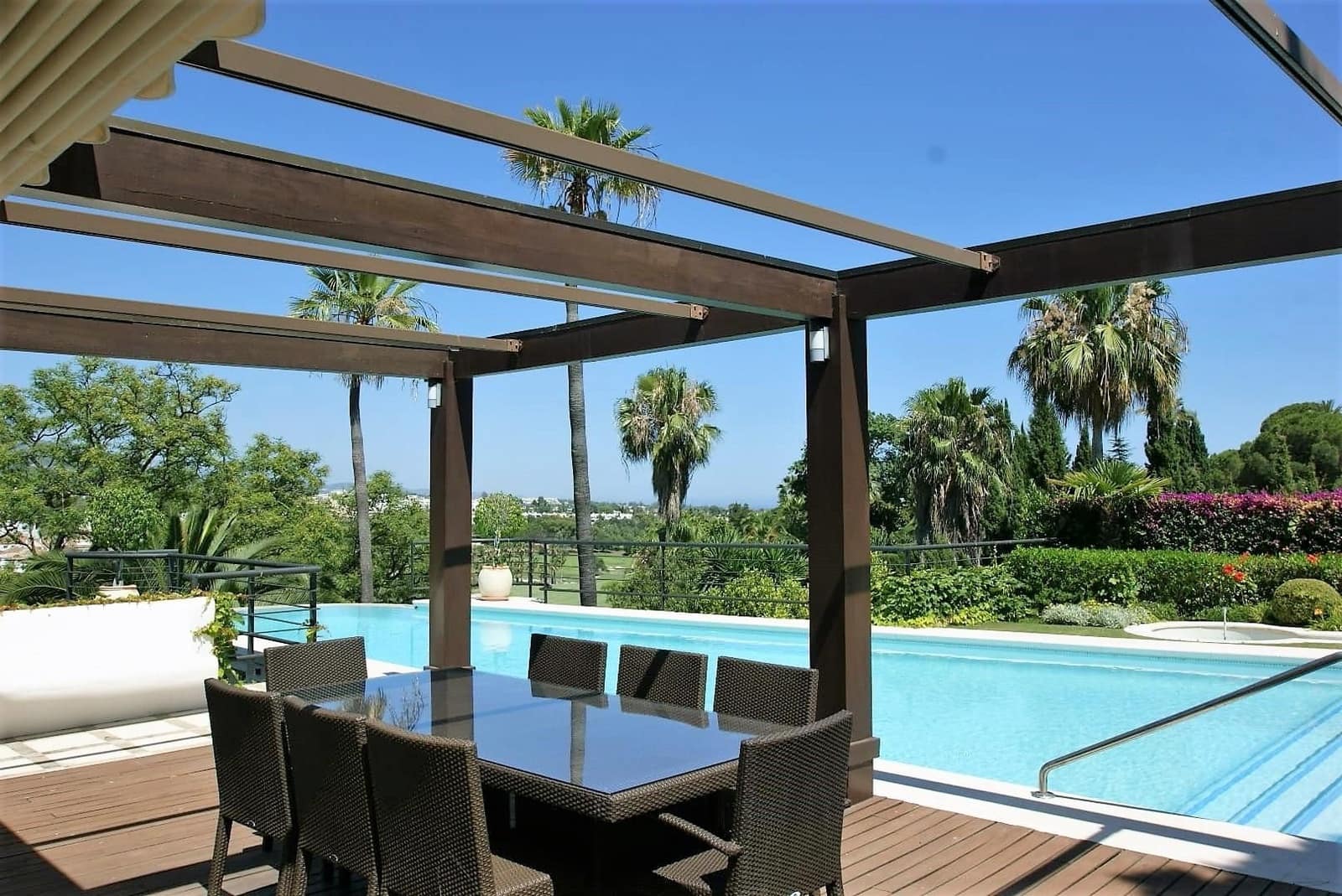 4 bedroom Villa for sale in Nueva Andalucia - € 2,995,000 (Ref: 9426365)