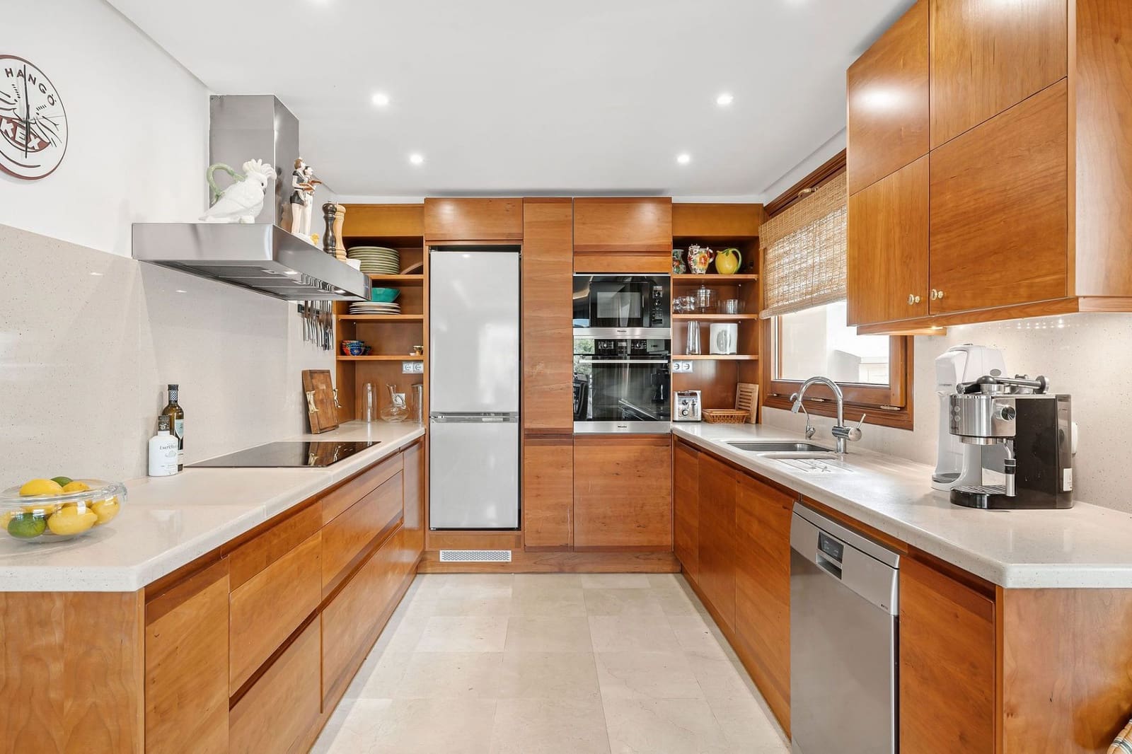 4 bedroom Villa for sale in Nueva Andalucia - € 2,995,000 (Ref: 9426365)