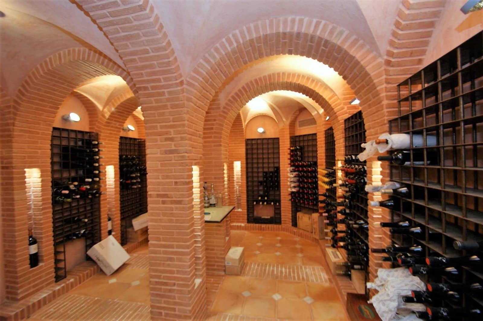 4 bedroom Villa for sale in Nueva Andalucia - € 2,995,000 (Ref: 9426365)