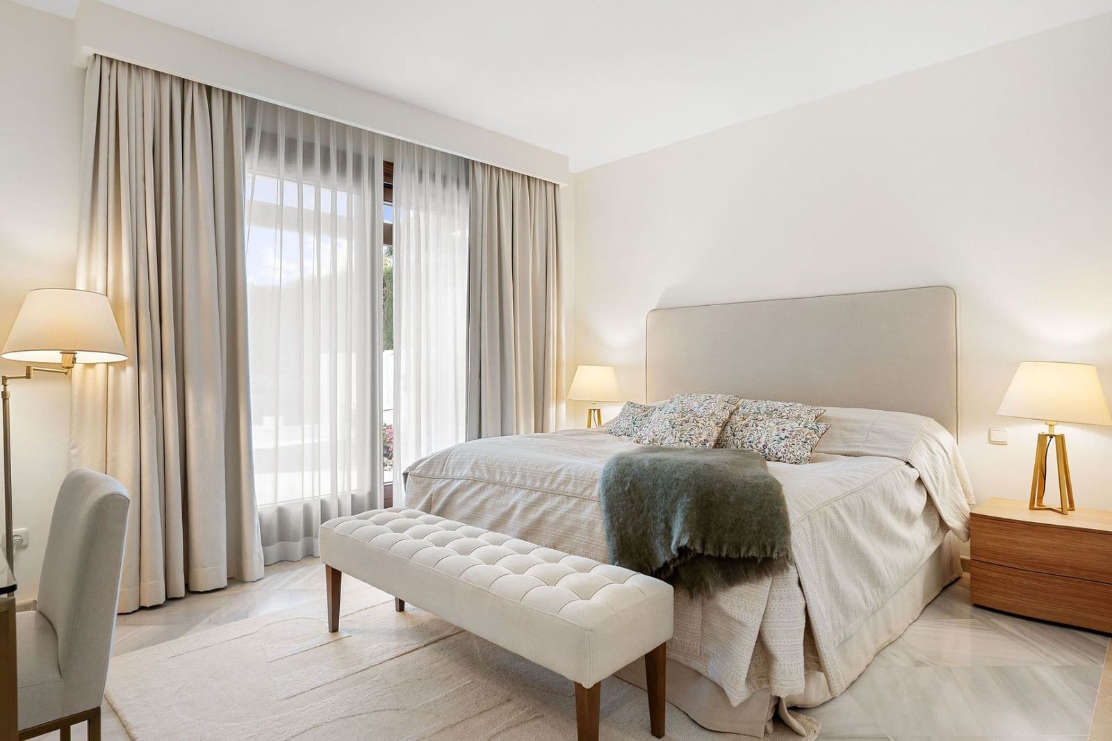 4 bedroom Villa for sale in Nueva Andalucia - € 2,995,000 (Ref: 9426365)