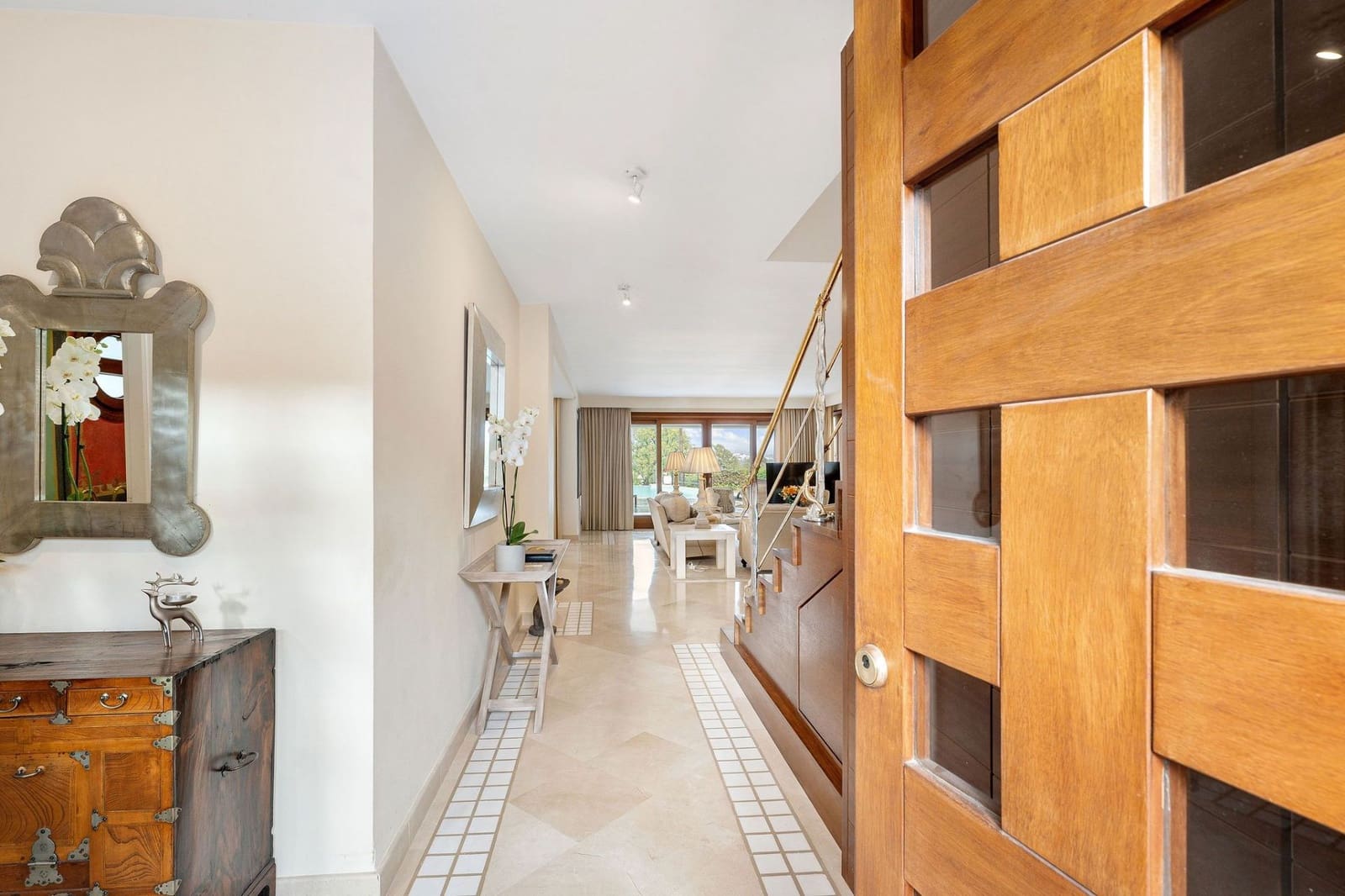 4 bedroom Villa for sale in Nueva Andalucia - € 2,995,000 (Ref: 9426365)