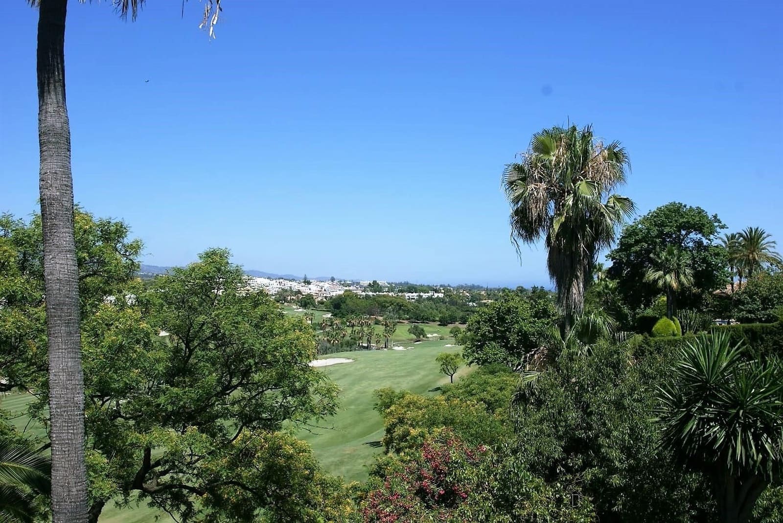 4 bedroom Villa for sale in Nueva Andalucia - € 2,995,000 (Ref: 9426365)