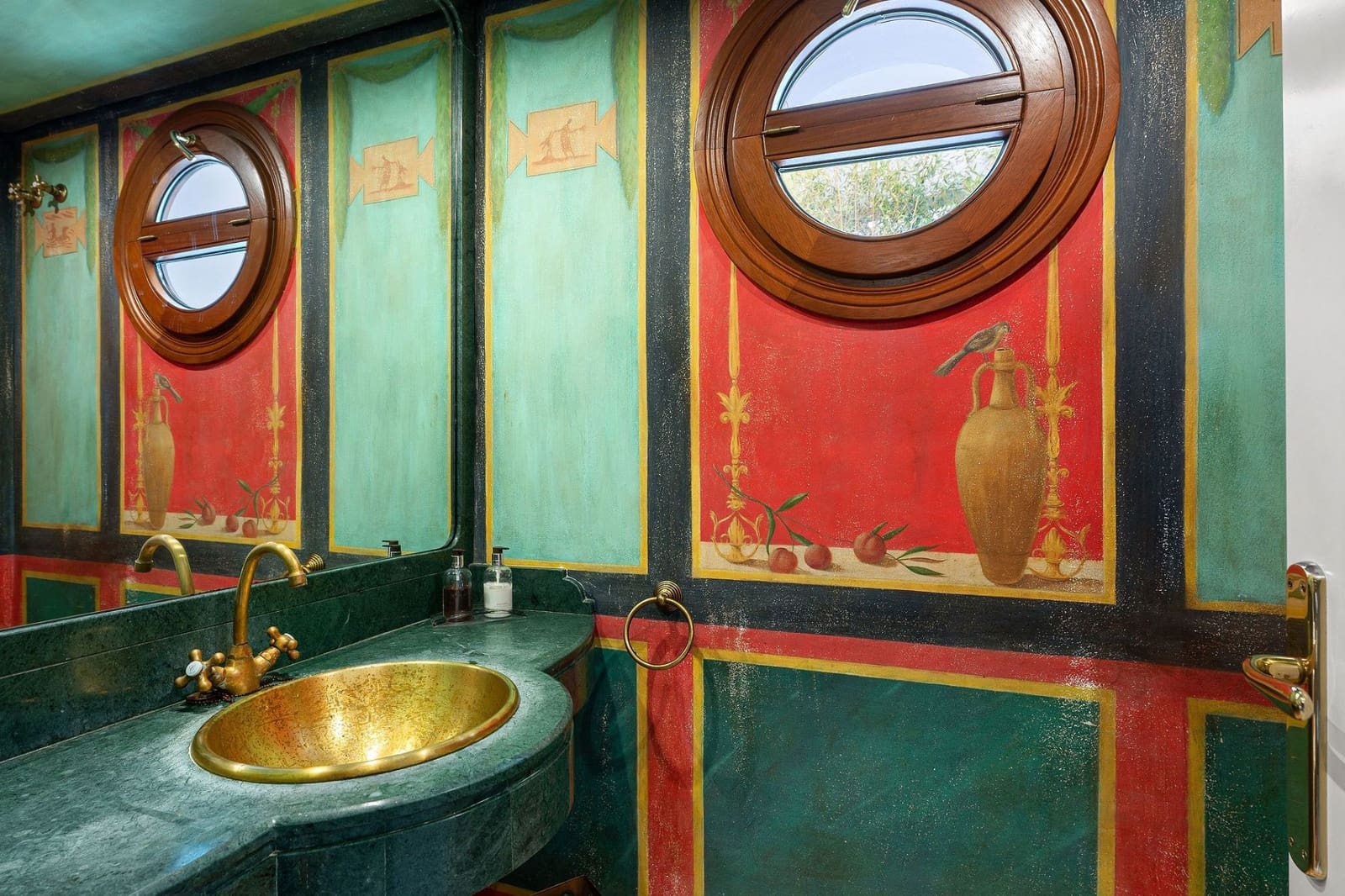 4 bedroom Villa for sale in Nueva Andalucia - € 2,995,000 (Ref: 9426365)