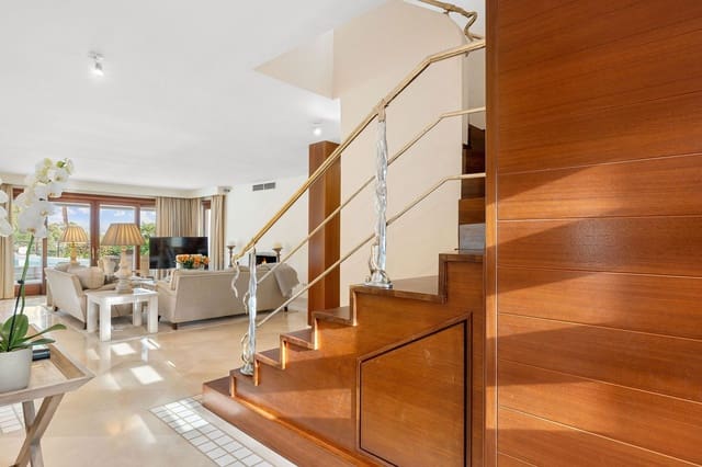 4 bedroom Villa for sale in Los Naranjos, Marbella - € 2,995,000 (Ref: 9426365)