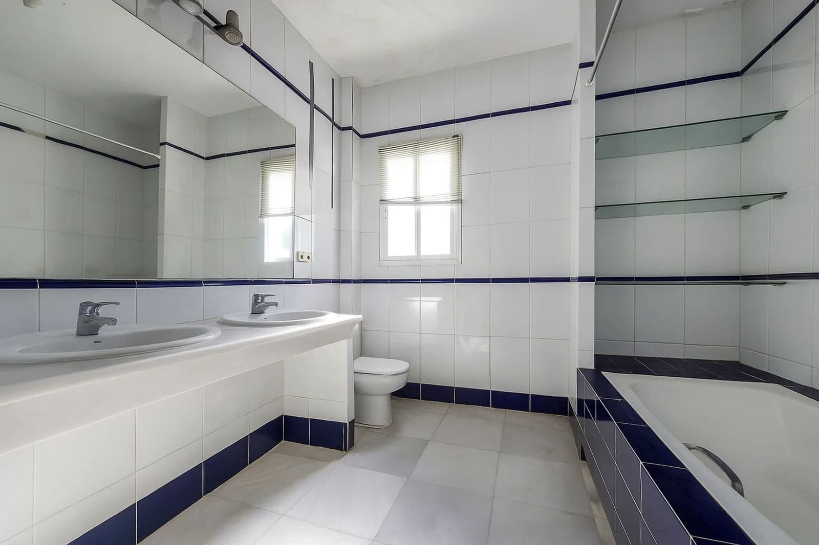 5 slaapkamer Villa te koop in Nueva Andalucia - € 1.600.000 (Ref: 9432853)