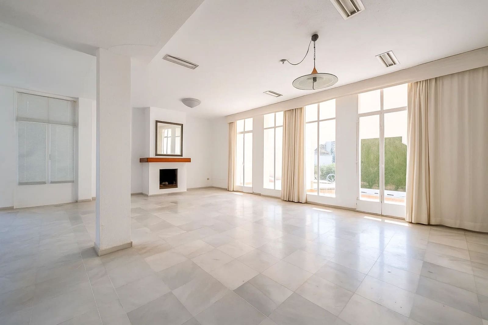 5 slaapkamer Villa te koop in Nueva Andalucia - € 1.600.000 (Ref: 9432853)