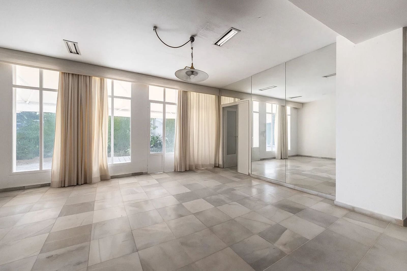 5 slaapkamer Villa te koop in Nueva Andalucia - € 1.600.000 (Ref: 9432853)