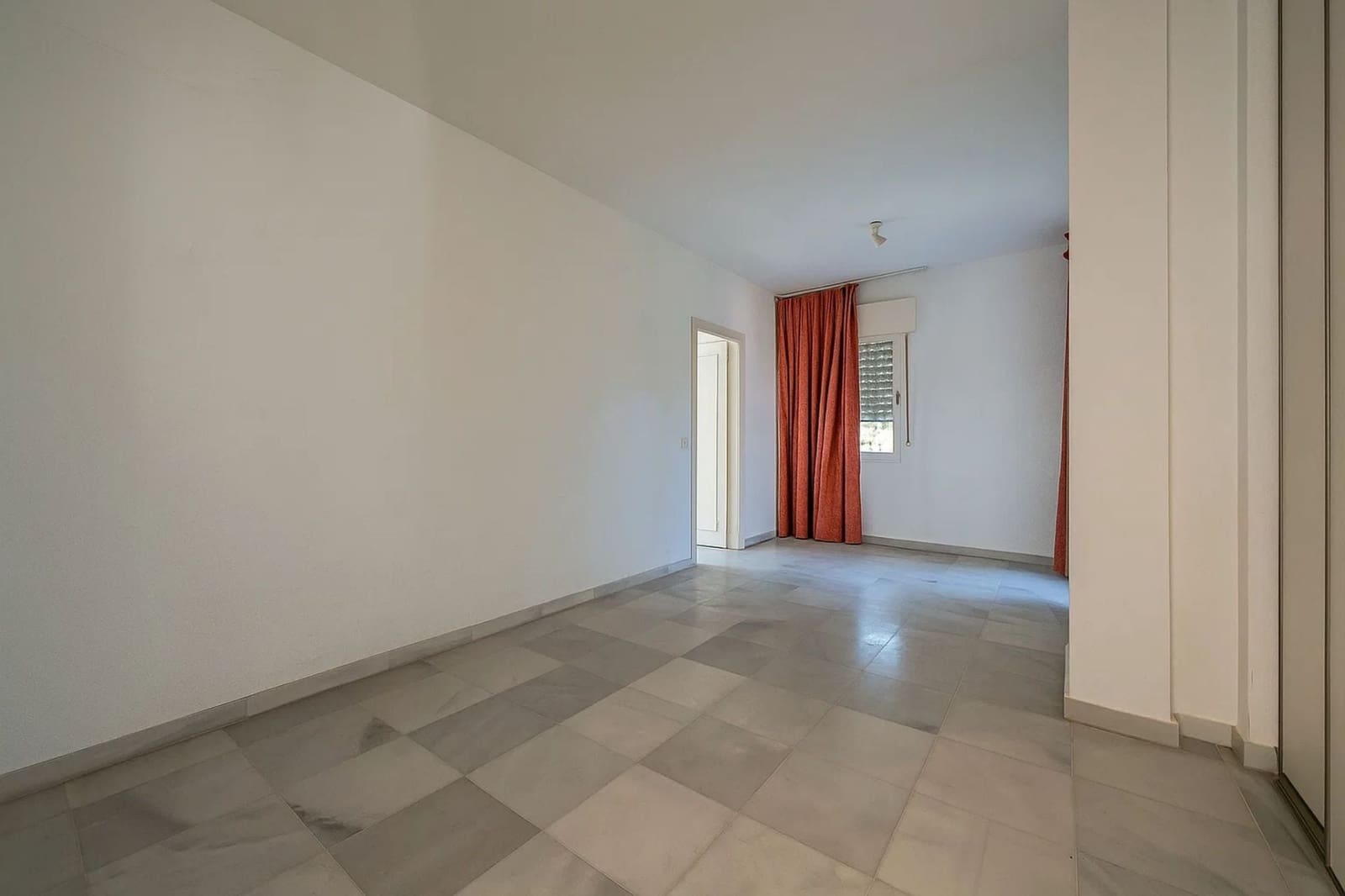 5 slaapkamer Villa te koop in Nueva Andalucia - € 1.600.000 (Ref: 9432853)