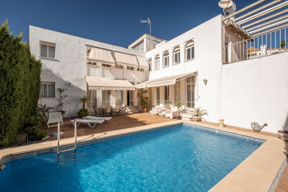 5 sovrum Villa till salu i Nueva Andalucia - 1 599 000 € (Ref: 9432853)