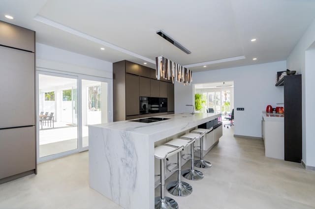 10 soveværelse Villa til salg i Guadalmina Alta, Marbella - € 4.200.000 (Ref: 9449710)