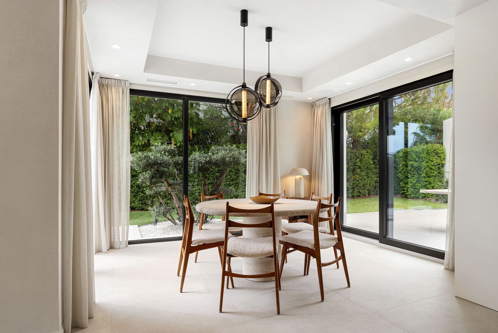 4 bedroom Villa for sale in Benahavis - € 3,450,000 (Ref: 9481539)