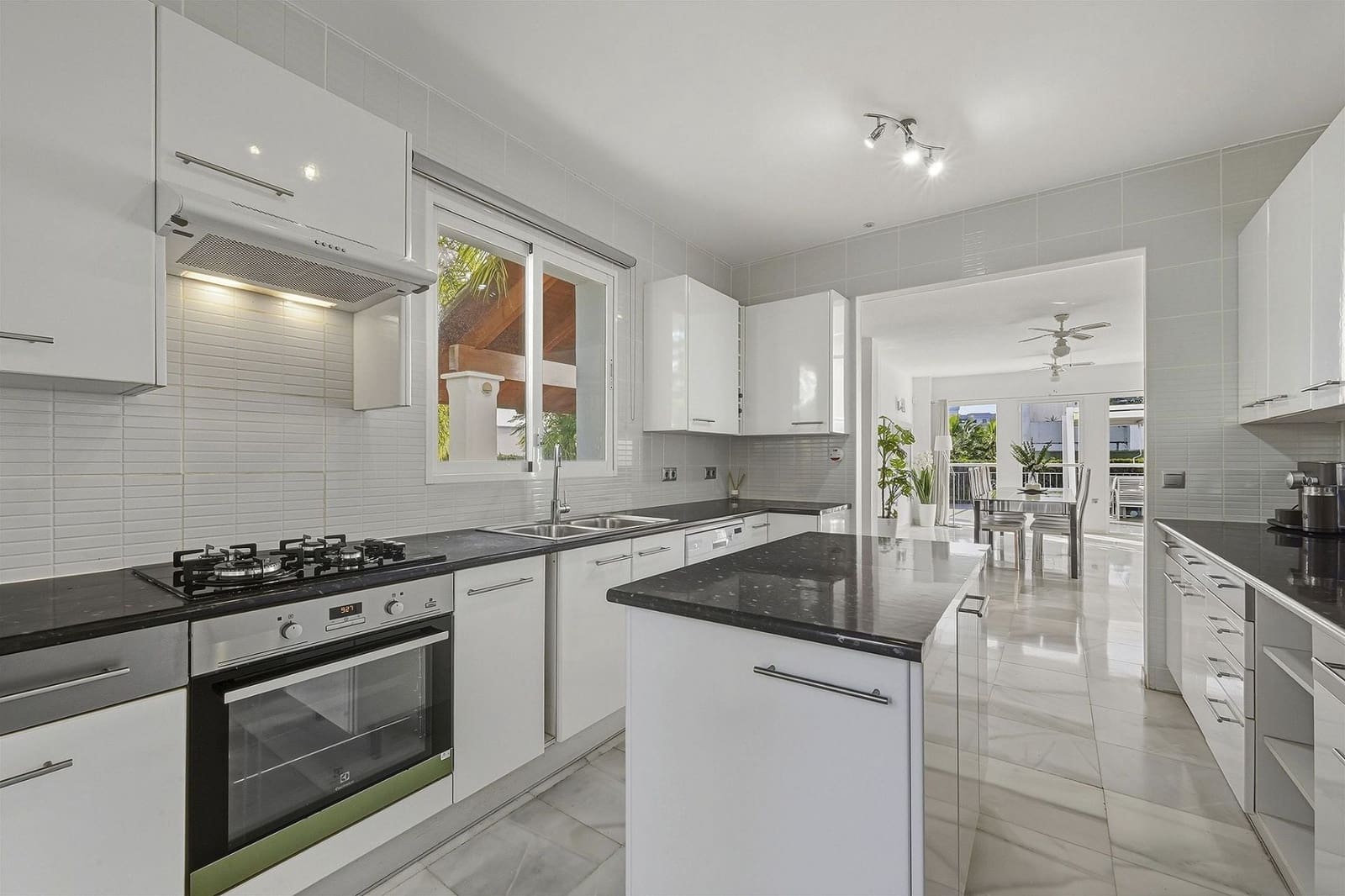 8 chambre Villa/Maison à vendre à Nueva Andalucia - 2 250 000 € (Ref: 9618861)