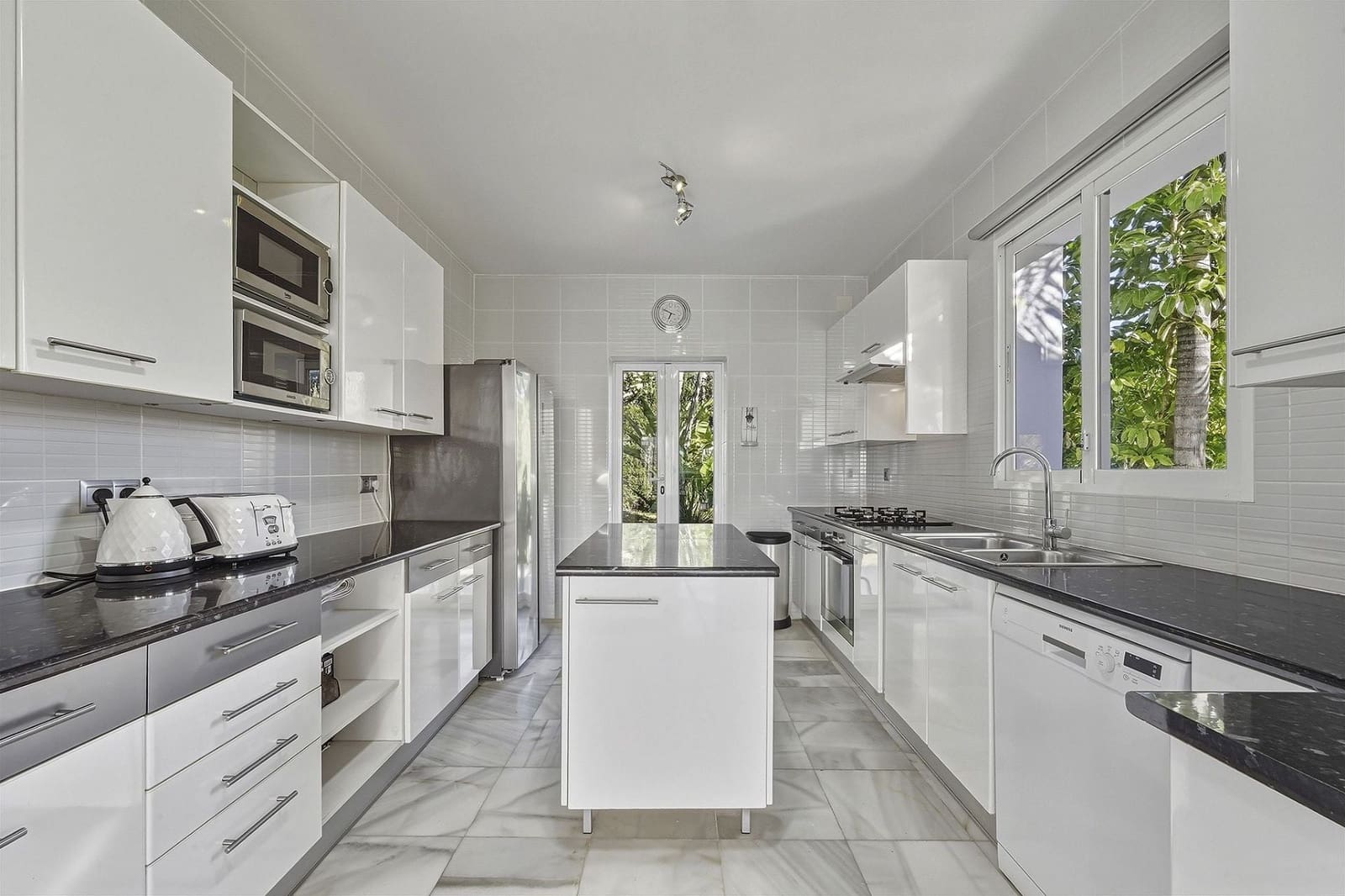 8 chambre Villa/Maison à vendre à Nueva Andalucia - 2 250 000 € (Ref: 9618861)