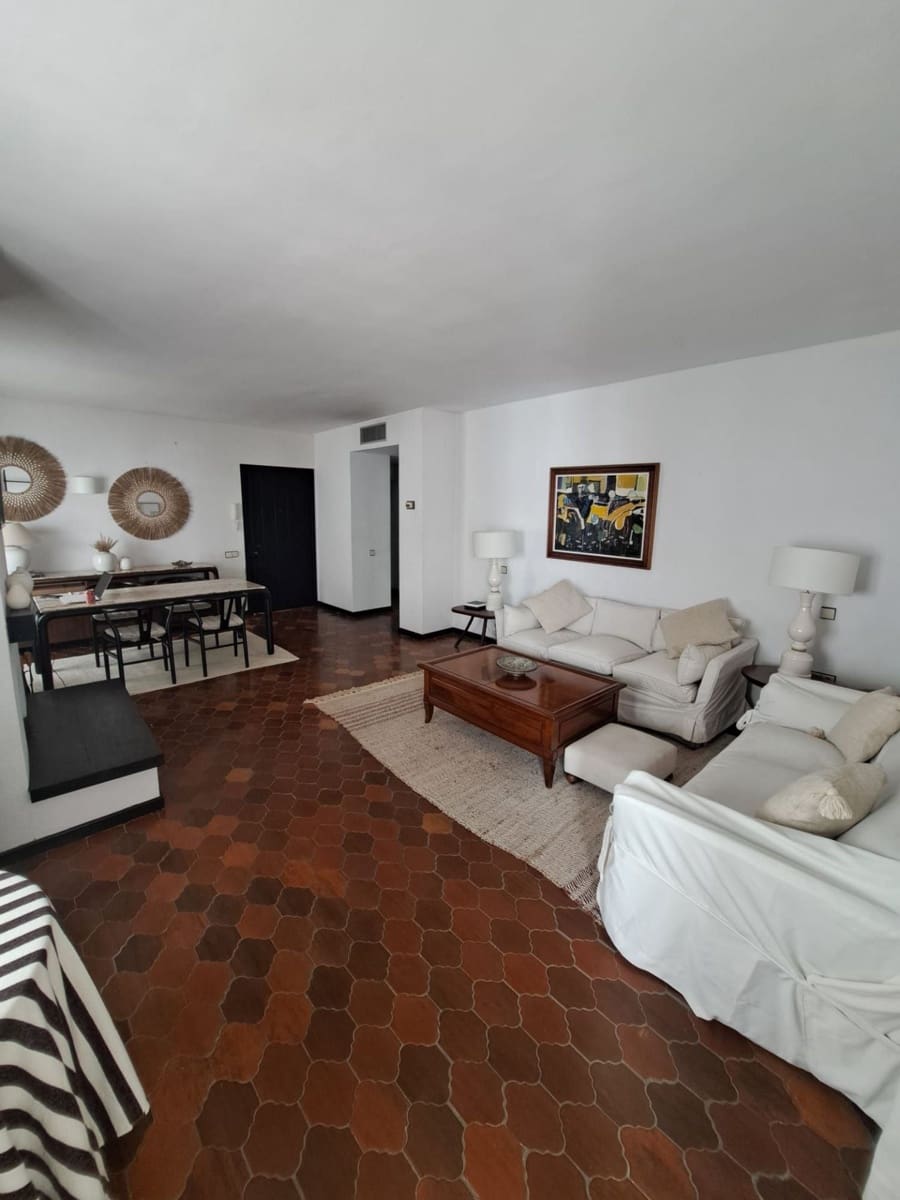 2 bedroom Apartment for sale in Nueva Andalucia - € 695,000 (Ref: 9685901)