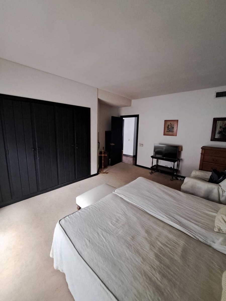 2 bedroom Apartment for sale in Nueva Andalucia - € 695,000 (Ref: 9685901)