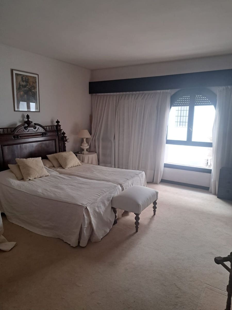 2 bedroom Apartment for sale in Nueva Andalucia - € 695,000 (Ref: 9685901)