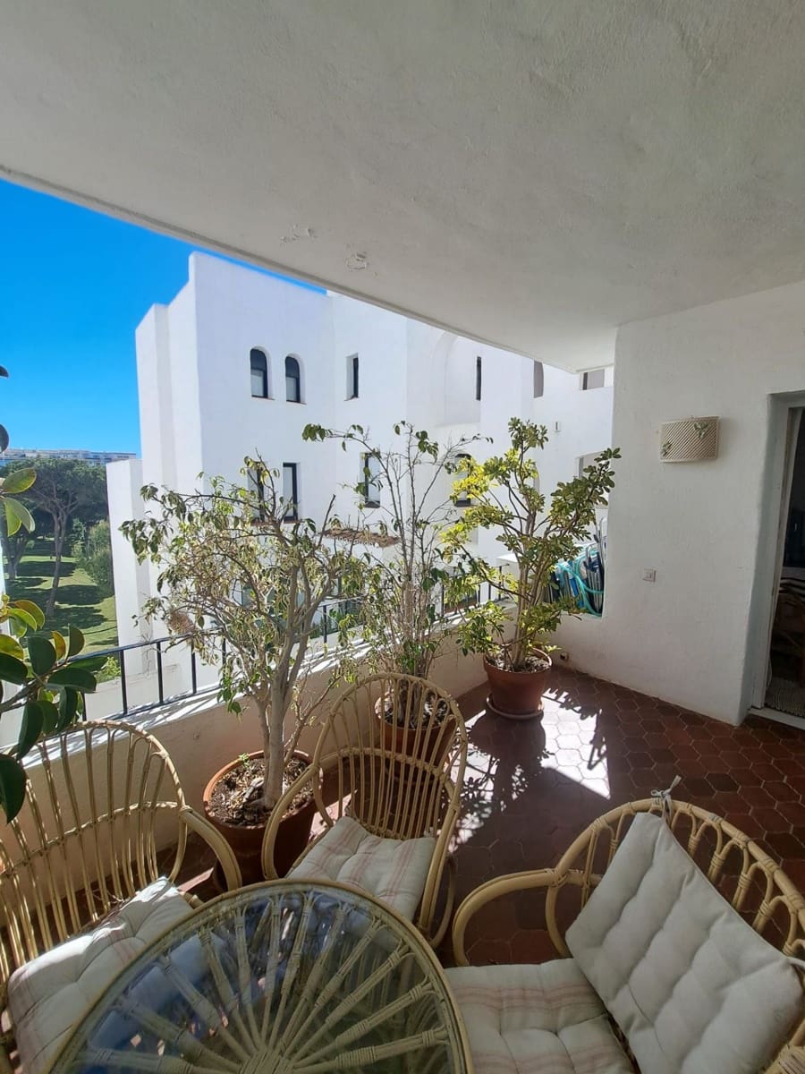 2 bedroom Apartment for sale in Nueva Andalucia - € 695,000 (Ref: 9685901)